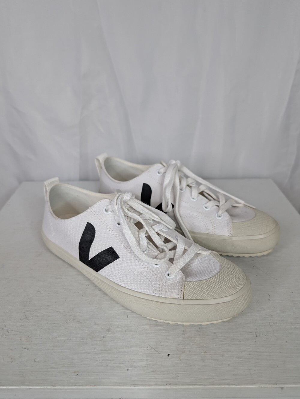 Veja Nova Low White And Black Canvas Sneakers - Size Women's 9 - Picture 2 of 10